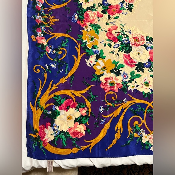 •Vintage Ann Klein Vera Silk Floral Signed Scarf 34 1/2 X 34 1/2” Made In Japan - Picture 3 of 9
